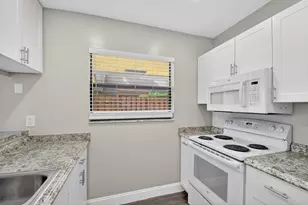 484 Springdale Cir, Palm Springs, FL 33461 - Photo 6