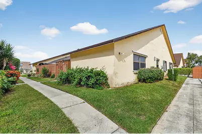 484 Springdale Circle #48d, Palm Springs, FL 33461 - Photo 1