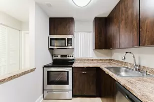 650 SW 2nd Ave, Boca Raton, FL 33432 - Photo 8