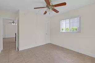 560 NE 46th St, Boca Raton, FL 33431 - Photo 18