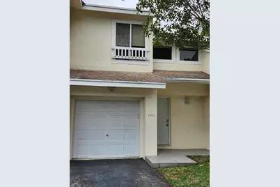 1919 Discovery Circle E, Deerfield Beach, FL 33442 - Photo 2