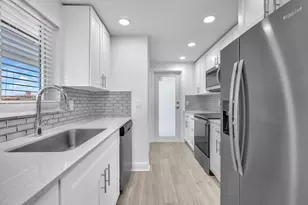 1015 Spanish River Rd, Boca Raton, FL 33432 - Photo 8