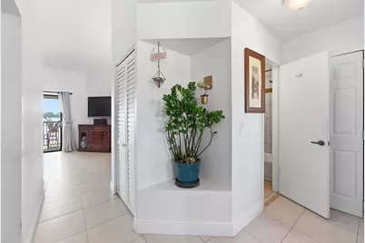 304 Liberty Court, Deerfield Beach, FL 33442 - Photo 2