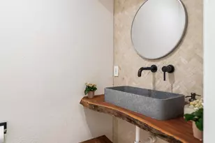 7820 Hawthorne Ave, Miami Beach, FL 33141 - Photo 18
