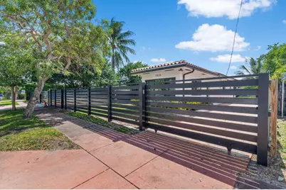 7820 Hawthorne Avenue, Miami Beach, FL 33141 - Photo 24