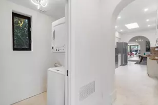 7820 Hawthorne Ave, Miami Beach, FL 33141 - Photo 22