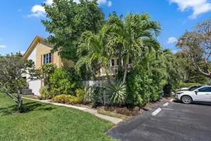 213 Seabreeze Cir, Jupiter, FL 33477 - Photo 2