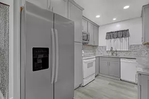 1100 Surf Rd, Singer Island, FL 33404 - Photo 6