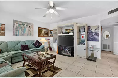 100 SE 6th Avenue #303, Pompano Beach, FL 33060 - Photo 12