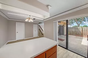 388 Lake Arbor Dr, Palm Springs, FL 33461 - Photo 18