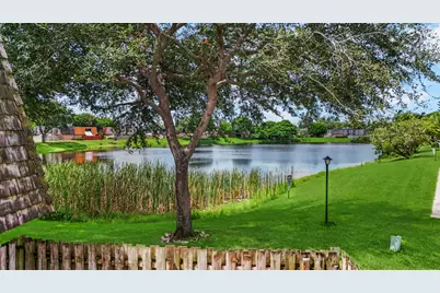 388 Lake Arbor Drive, Palm Springs, FL 33461 - Photo 38