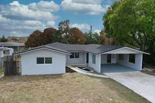 2405 Melon Ct, Fort Pierce, FL 34982 - Photo 2