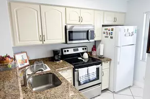 2222 N Cypress Bend Dr, Pompano Beach, FL 33069 - Photo 8