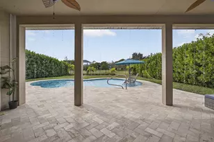 929 Sterling Pine Pl, The Acreage, FL 33470 - Photo 28