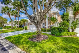 17 Selby Ln, Palm Beach Gardens, FL 33418 - Photo 2