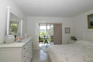 2562 N Garden Dr N, Lake Worth, FL 33461 - Photo 10