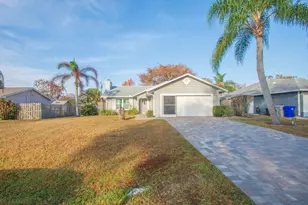 135 10th Ave, Vero Beach, FL 32962 - Photo 2