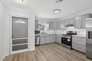 2960 Ashley Dr E, West Palm Beach, FL 33415 - Photo 6