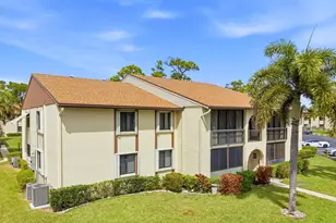 331 Knotty Pine Cir, Greenacres, FL 33463 - Photo 4