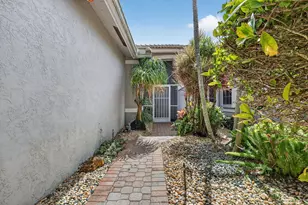 9848 Crescent View Dr S, Boynton Beach, FL 33437 - Photo 4
