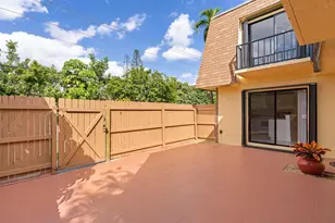 226 Alemeda Dr, Palm Springs, FL 33461 - Photo 4