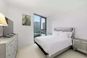 31 SE 6th St, Miami, FL 33131 - Photo 12