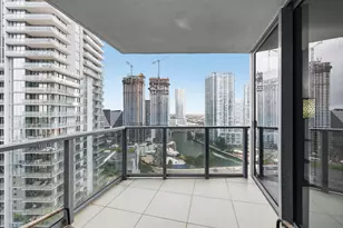 31 SE 6th St, Miami, FL 33131 - Photo 2