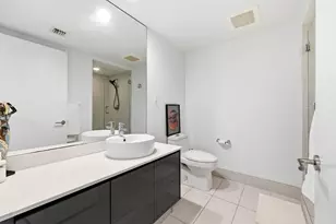 31 SE 6th St, Miami, FL 33131 - Photo 14