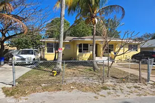 606 S Pine St, Lake Worth, FL 33460 - Photo 1