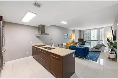 485 Brickell Avenue #2506, Miami, FL 33131 - Photo 2