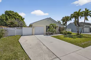 1172 Grandview Cir, Royal Palm Beach, FL 33411 - Photo 4