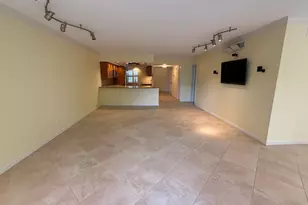 3930 Oaks Clubhouse Dr, Pompano Beach, FL 33069 - Photo 6