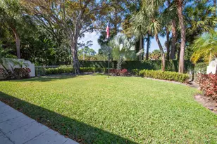 199 E Tall Oaks Cir, Palm Beach Gardens, FL 33410 - Photo 2