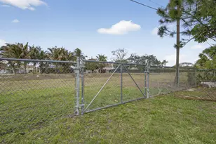 749 W Rambling Dr, Wellington, FL 33414 - Photo 4