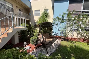 897 Flanders S, Delray Beach, FL 33484 - Photo 2