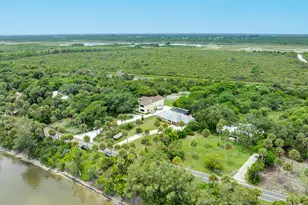 8945 S Indian River Dr, Fort Pierce, FL 34982 - Photo 10