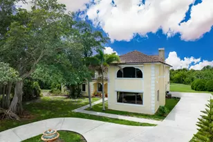 8945 S Indian River Dr, Fort Pierce, FL 34982 - Photo 4