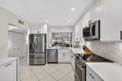 12871 Briarlake Drive #203, Palm Beach Gardens, FL 33418 - Photo 6