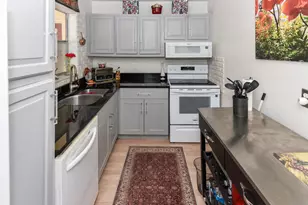 477 Lake Dora Dr, West Palm Beach, FL 33411 - Photo 10