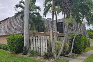 257 Lake Arbor Dr, Palm Springs, FL 33461 - Photo 2