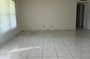 211 Country Ln E, Boynton Beach, FL 33435 - Photo 2