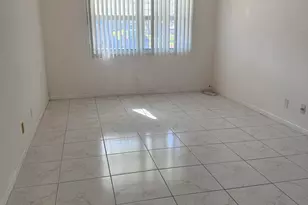 211 Country Ln E, Boynton Beach, FL 33435 - Photo 8