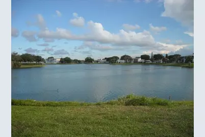 358 Chatham R, West Palm Beach, FL 33417 - Photo 2