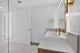 159 NE 6th St, Miami, FL 33132 - Photo 40