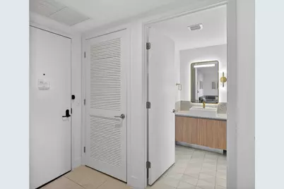 159 NE 6th Street #3905, Miami, FL 33132 - Photo 18