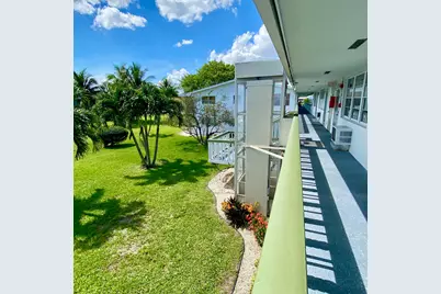 397 Markham R, Deerfield Beach, FL 33442 - Photo 2