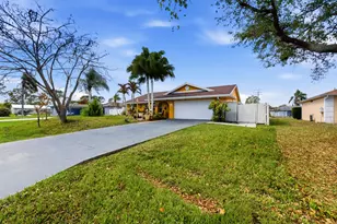 1370 SE Navajo Ln, Port Saint Lucie, FL 34983 - Photo 4