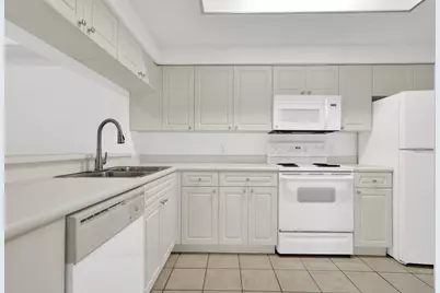 2728 Anzio Court #108, Palm Beach Gardens, FL 33410 - Photo 8