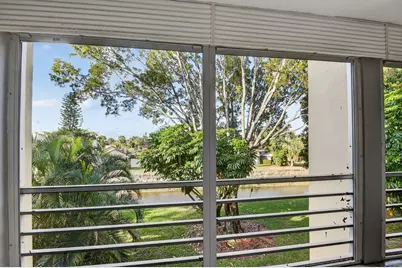 3524 Via Poinciana #303, Lake Worth, FL 33467 - Photo 2
