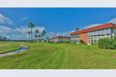 106 Spring Lake Court #201, Vero Beach, FL 32962 - Photo 4